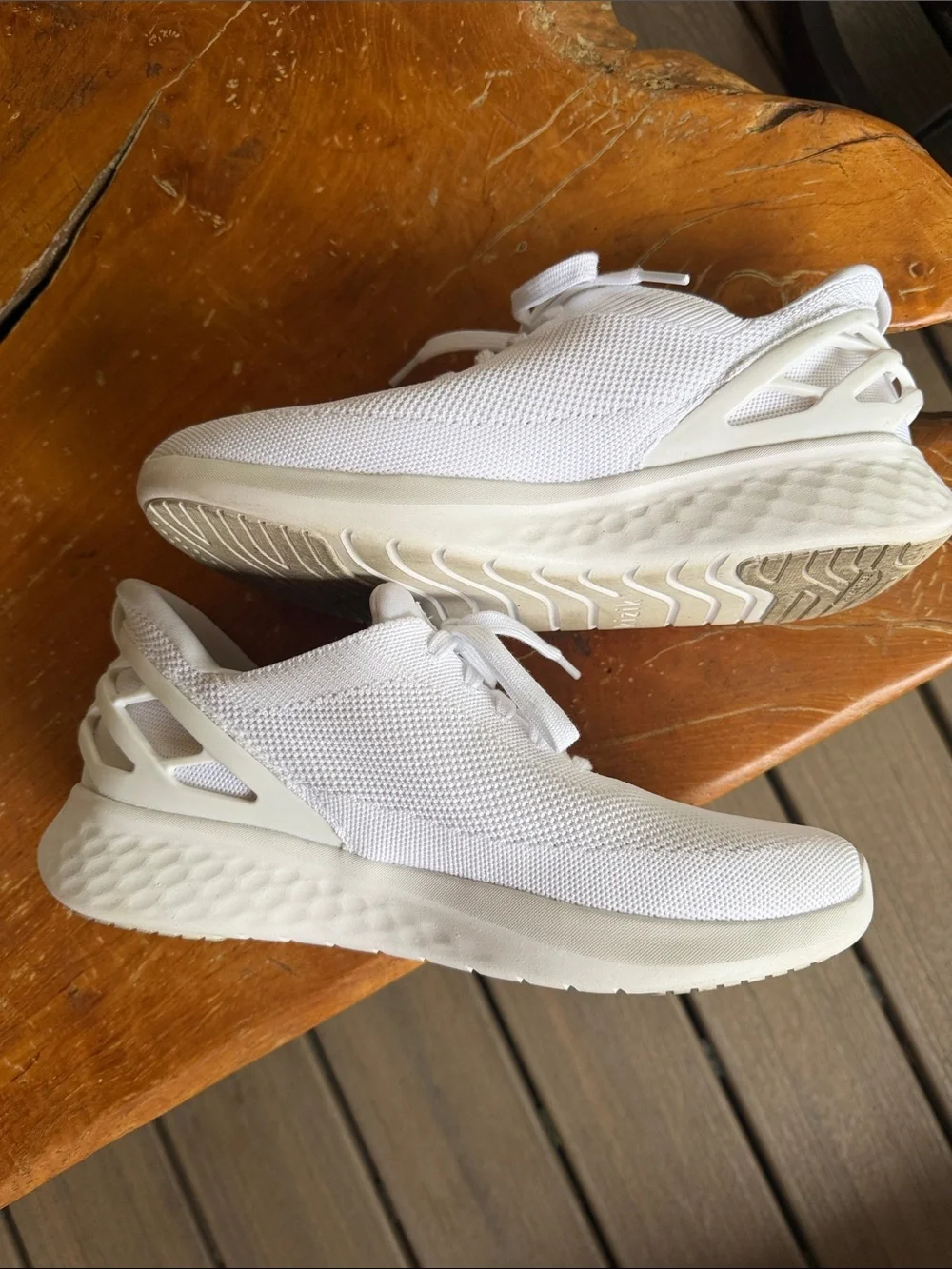 KIZIK Athens Hands-Free Sneaker